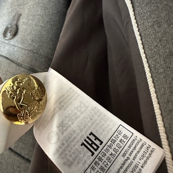 Like new Banana Republic suits. The blazer,size 2 , slacks size 4. - Picture 7 of 7